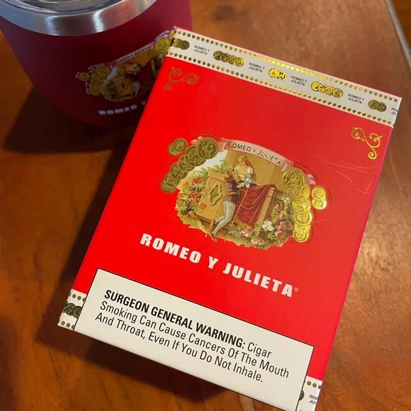 Romeo y Julieta Insulated Tumbler - Picture 5 of 6